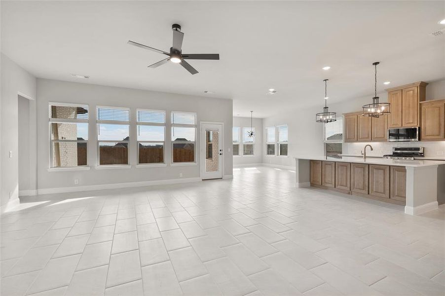 Spacious, unfurnished interior of a new home in Estates At Baker Park, Sherman (Image 26).