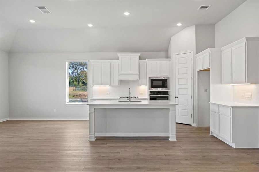 9-web-or-mls-3517-kingdom-dr 9-web-or-mls-3517-kingdom-dr