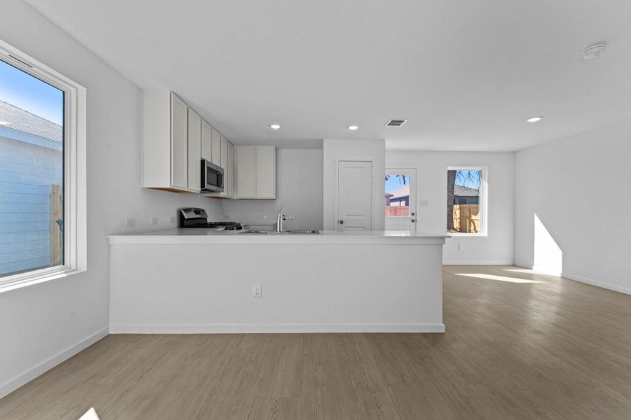 Furnished interior view inside a new home in Friendship Oaks, Fredericksburg (Image 4).