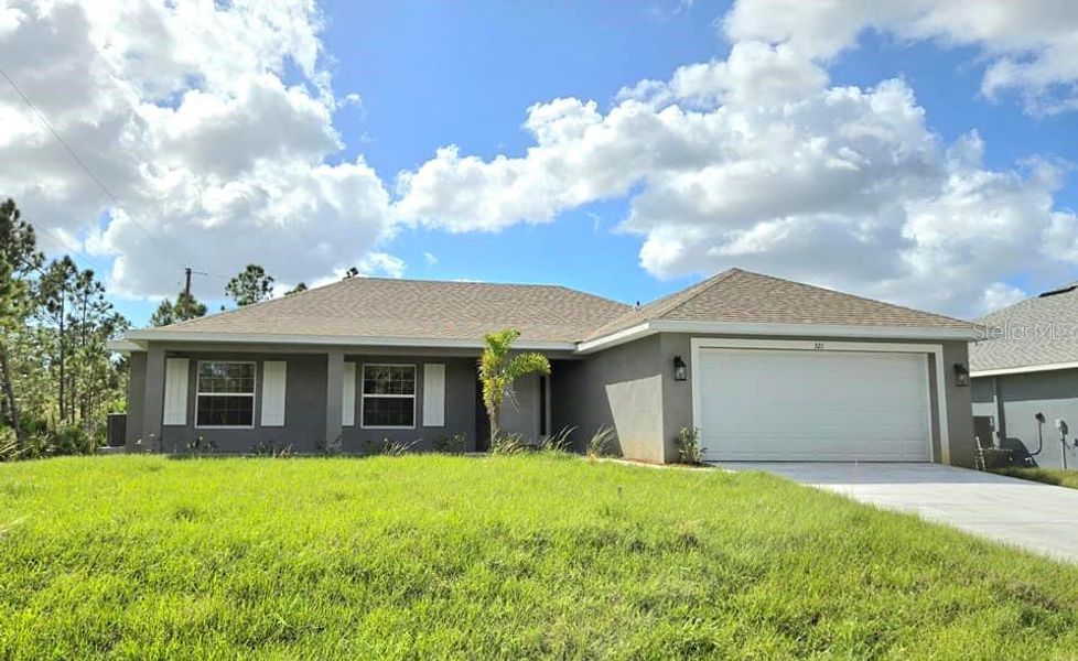 Image 4 of a home in Port Charlotte.