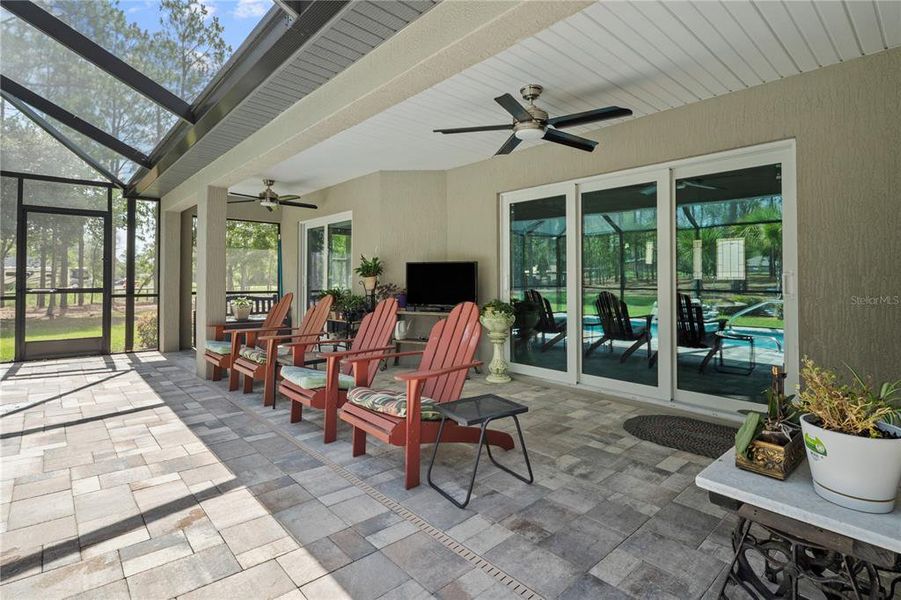 Exterior details and patio area of a home in , Dunnellon (Image 31).