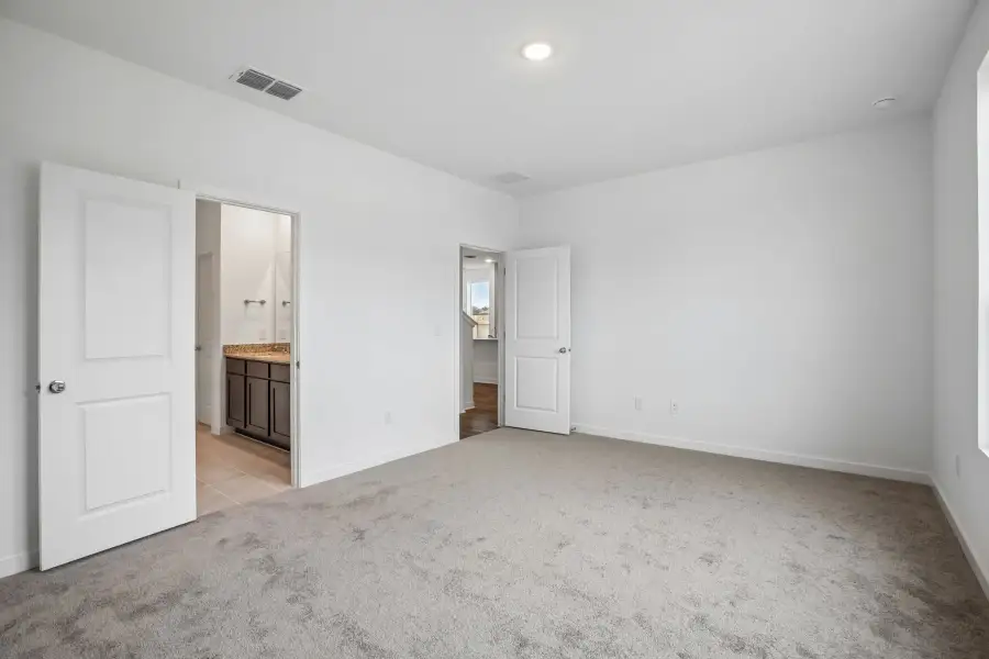 Spacious, unfurnished interior of a new home in Parkton Square, Kyle (Image 22).