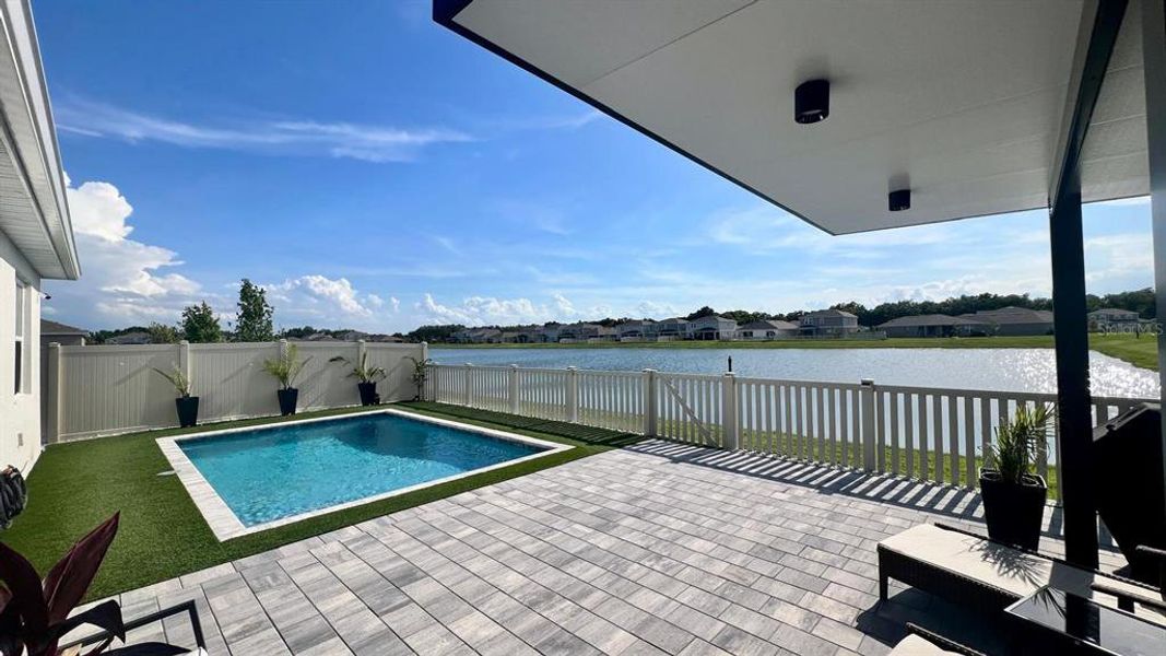Exterior details and patio area of a home in Seasons at Big Sky, Kissimmee (Image 3).