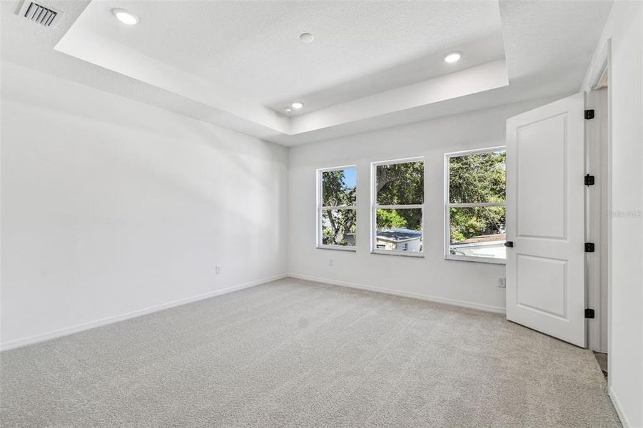 Spacious, unfurnished interior of a new home in City of Tampa, Tampa (Image 49).