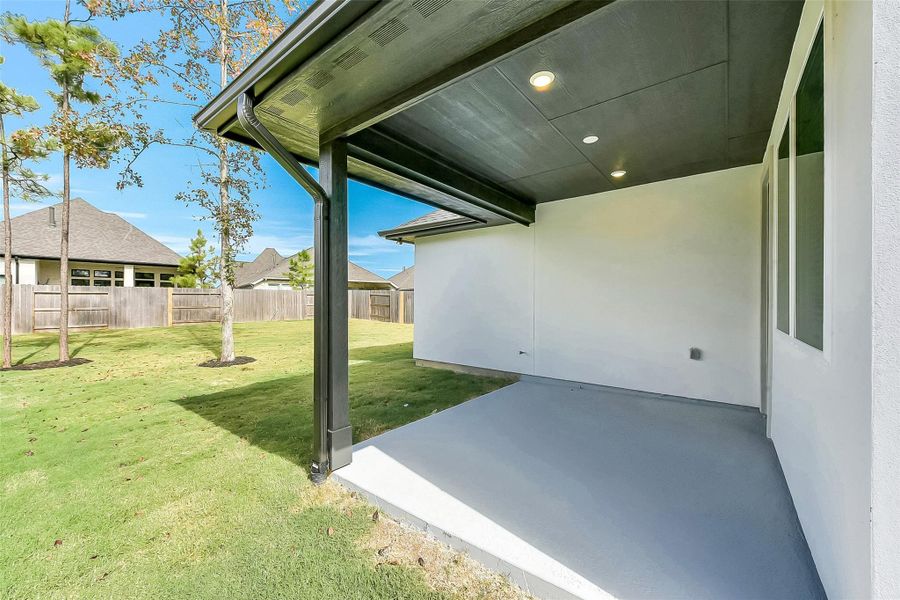 Exterior details and patio area of a home in Evergreen 40', Conroe (Image 19). Exterior details and patio area of a home in Evergreen 40', Conroe (Image 19).