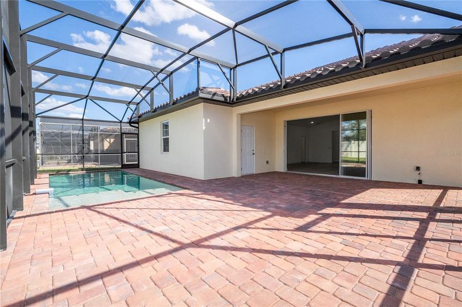 Exterior details and patio area of a home in , Haines City (Image 29).