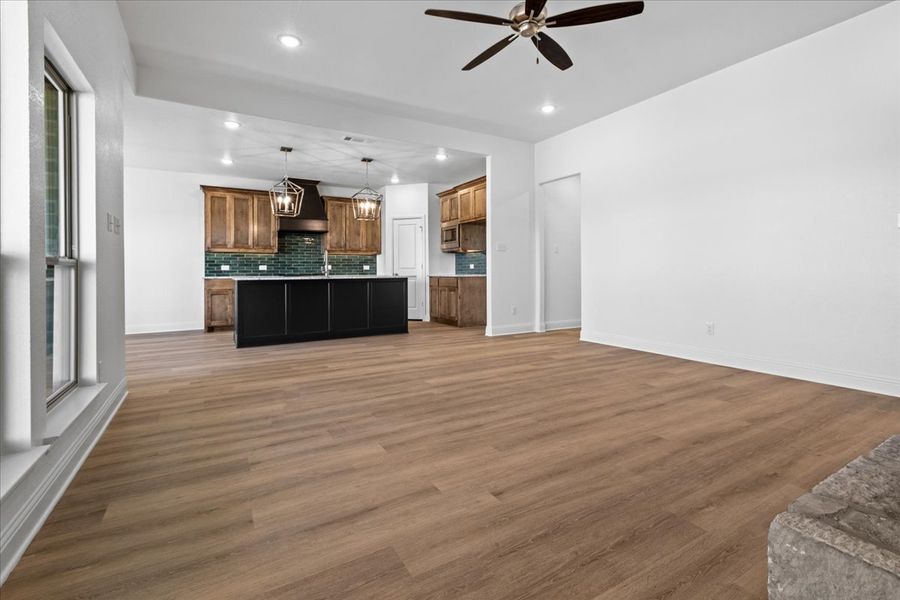 Spacious, unfurnished interior of a new home in Honeysuckle Ranch, Paradise (Image 32).