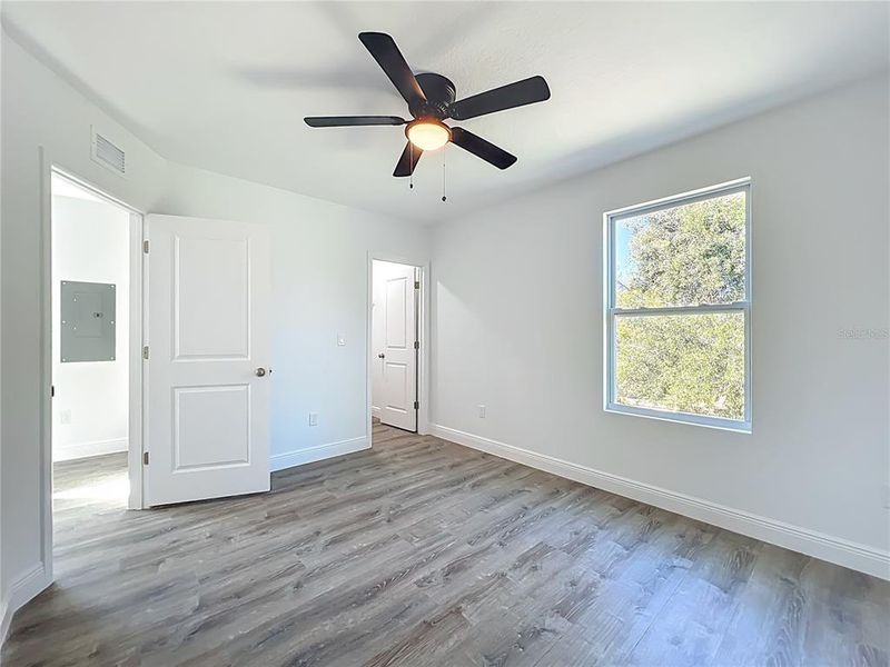 Spacious, unfurnished interior of a new home in , Tampa (Image 14).