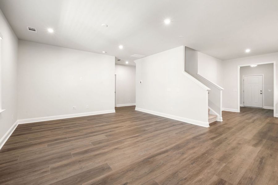 Spacious, unfurnished interior of a new home in Waterways, Richmond Hill (Image 21).
