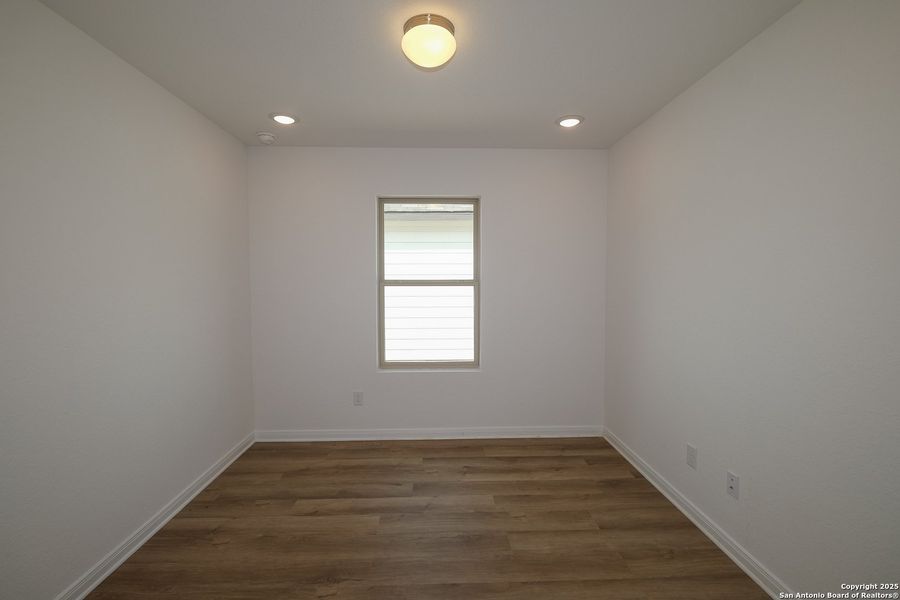 Spacious, unfurnished interior of a new home in Blue Ridge Ranch, San Antonio (Image 15).