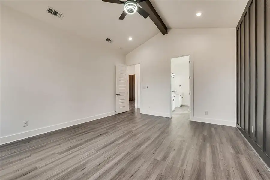 Spacious, unfurnished interior of a new home in , Dallas (Image 19).