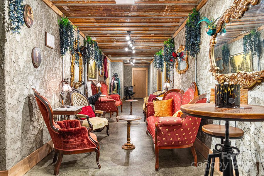 Community amenities in , Cashiers (Image 38).