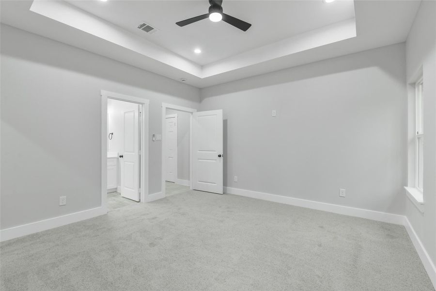 Spacious, unfurnished interior of a new home in , Willis (Image 30).