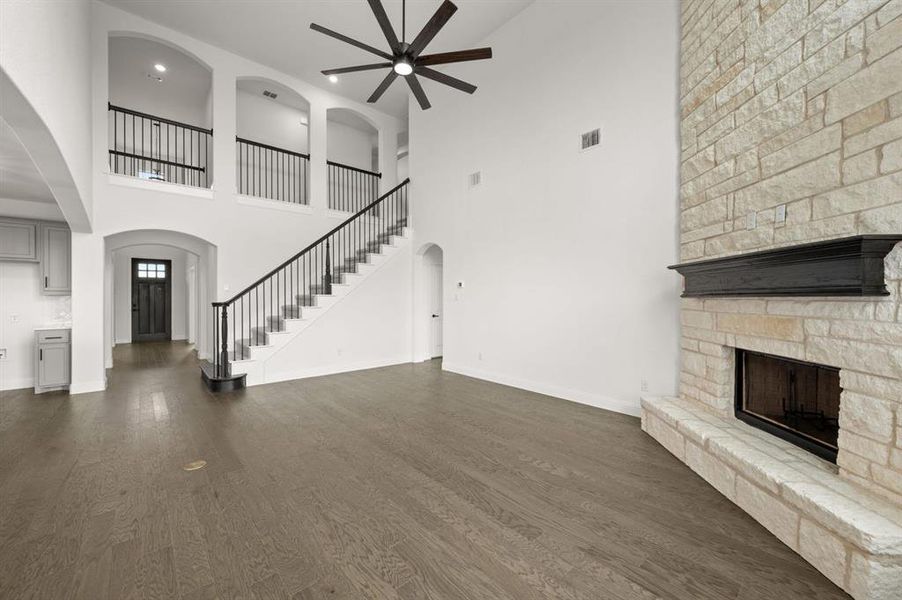 Spacious, unfurnished interior of a new home in Coyote Crossing, Godley (Image 19).