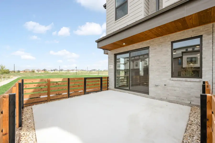 Exterior details and patio area of a home in Ten Mile Creek, Celina (Image 4).