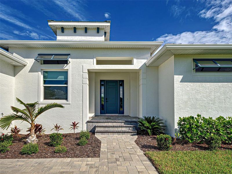 Exterior details and patio area of a home in , Port Charlotte (Image 20).