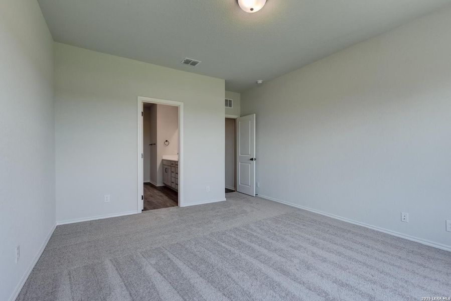 Spacious, unfurnished interior of a new home in Cordova Trails, Seguin (Image 14).