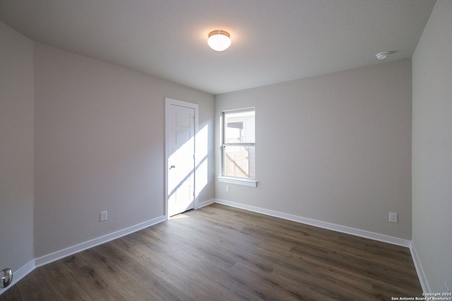 Spacious, unfurnished interior of a new home in Winding Brook, San Antonio (Image 15).