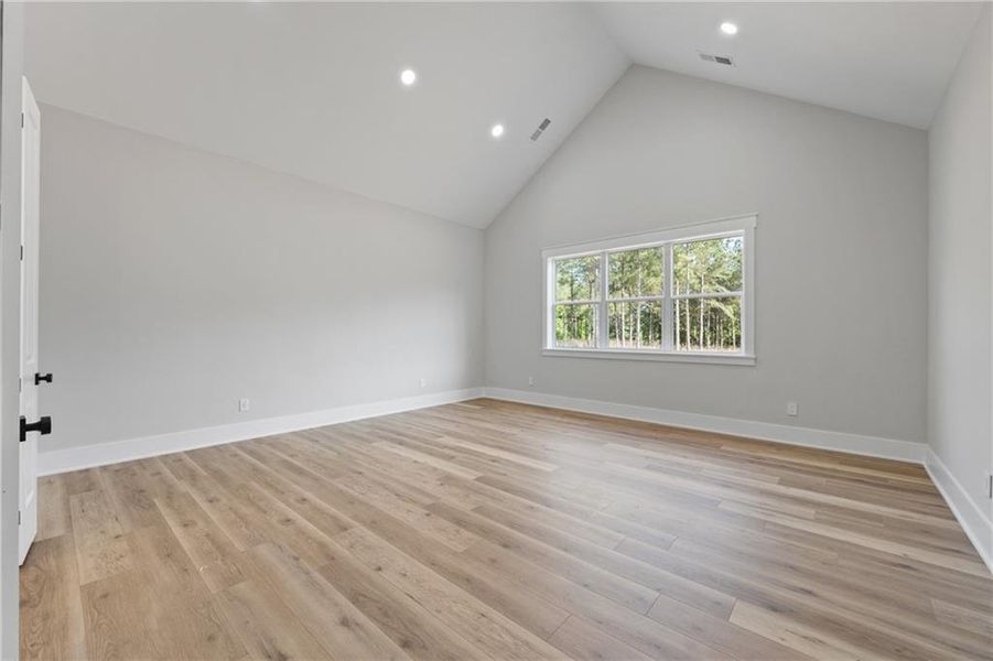 Spacious, unfurnished interior of a new home in , Nicholson (Image 43).