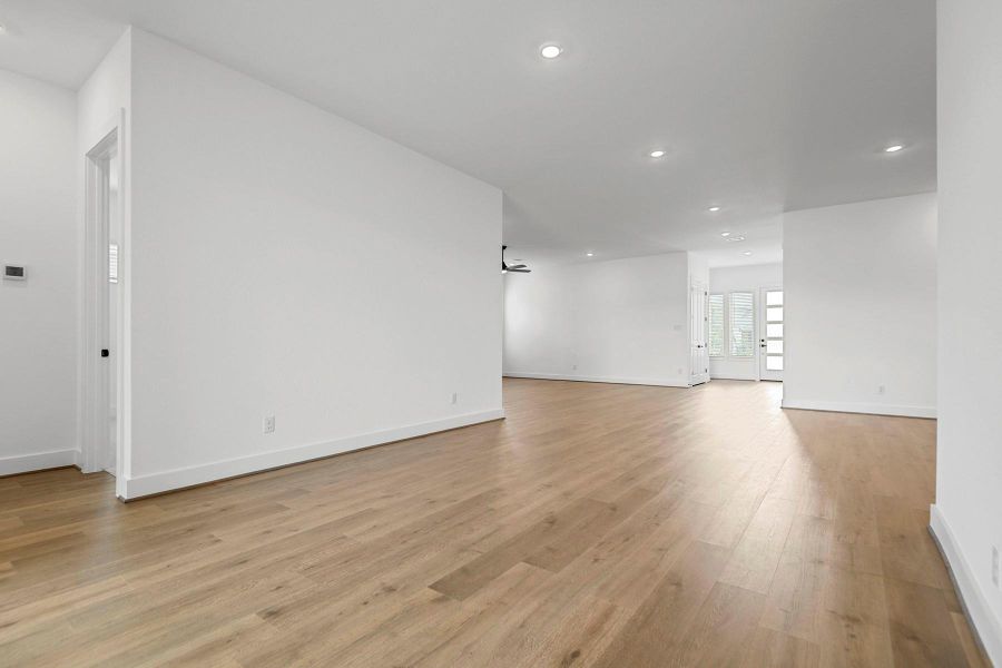 Spacious, unfurnished interior of a new home in Hallimore Ranch, Rosenberg (Image 6). Spacious, unfurnished interior of a new home in Hallimore Ranch, Rosenberg (Image 6).