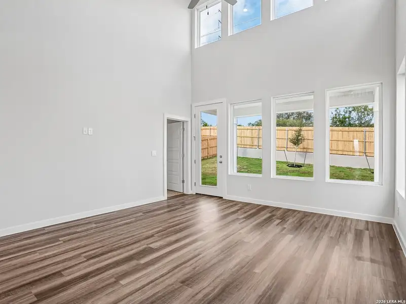 Spacious, unfurnished interior of a new home in , San Antonio (Image 14).