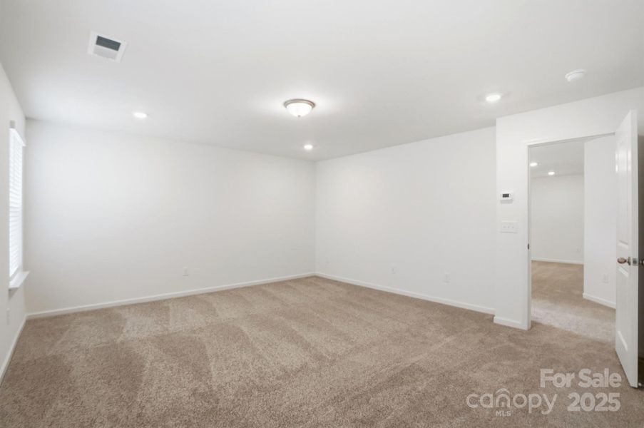 Spacious, unfurnished interior of a new home in Wilson Creek, Indian Land (Image 26).