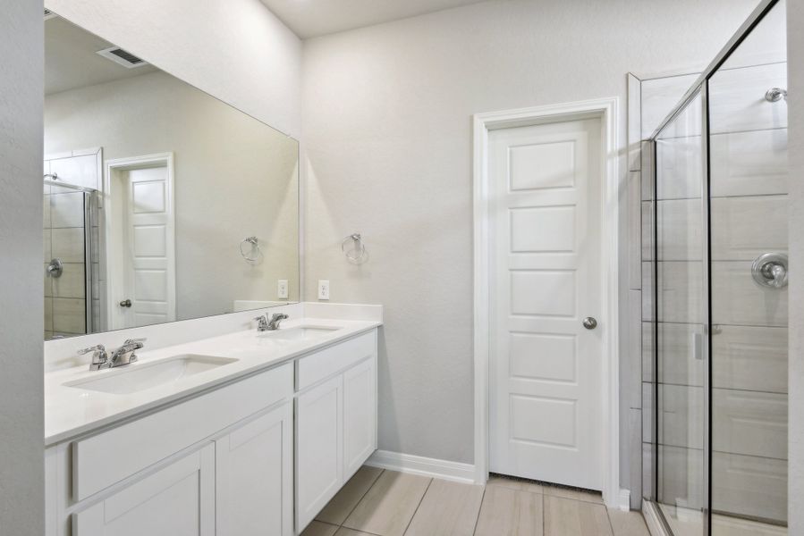 Primary suite bathroom in the Medina floorplan at a Meritage Homes community.