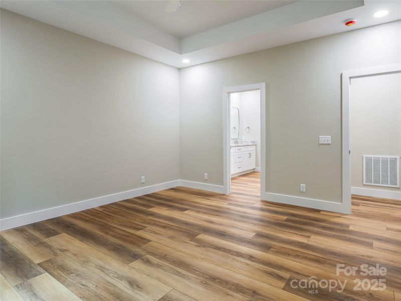 Spacious, unfurnished interior of a new home in , Hendersonville (Image 19).