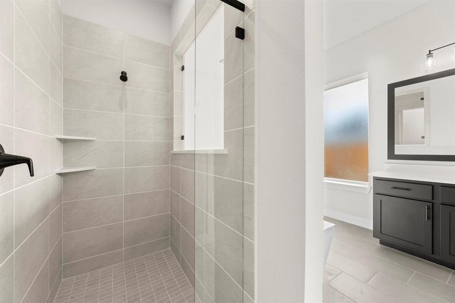 15. 6801 Marerro - Bath (2)