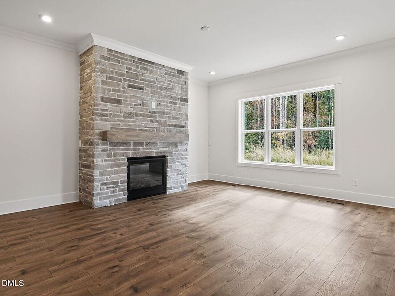 008-1280x960-living-room