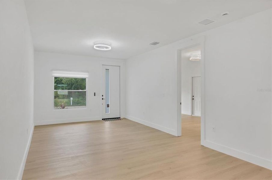 Spacious, unfurnished interior of a new home in , Port Charlotte (Image 13).