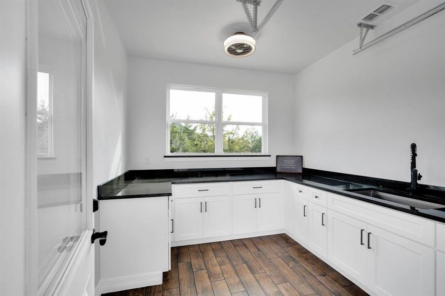 Furnished interior view inside a new home in , Waxahachie (Image 15).