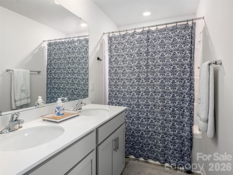 Full bathroom on 2nd floor Full bathroom on 2nd floor