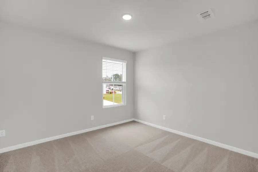 Spacious, unfurnished interior of a new home in Bradford Pointe, Summerville (Image 35).