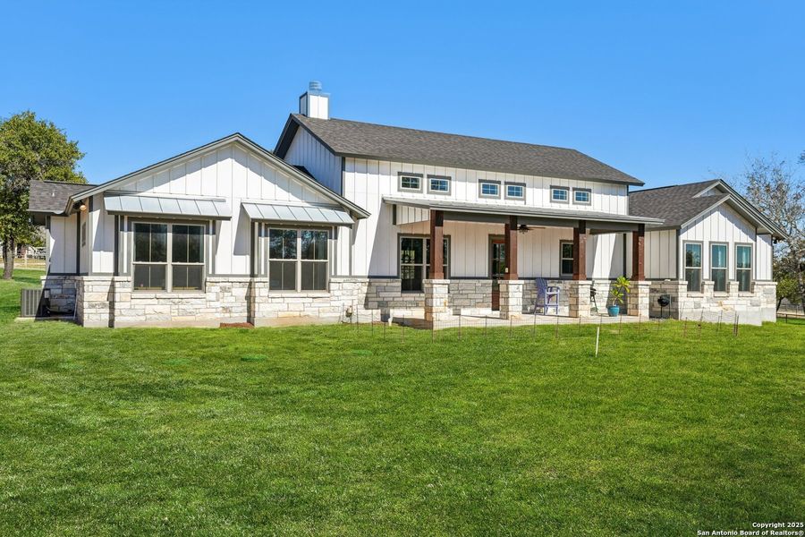 Exterior details and patio area of a home in , Adkins (Image 20).