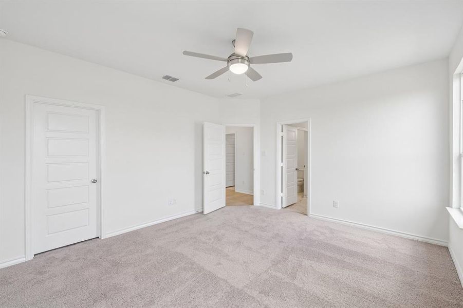Spacious, unfurnished interior of a new home in Cottonwood Creek, Seagoville (Image 16).