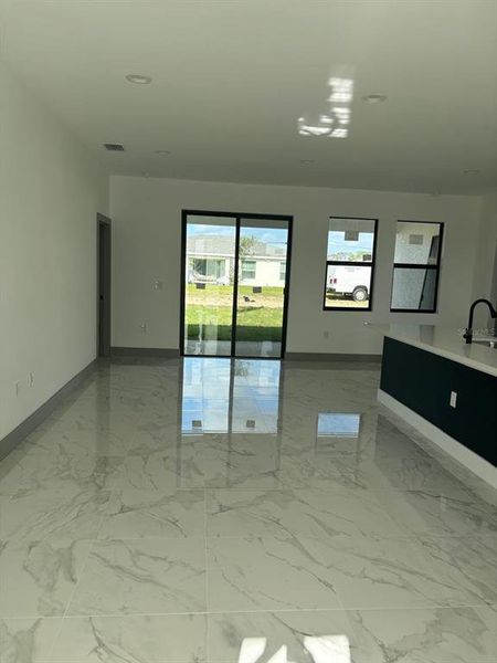 Spacious, unfurnished interior of a new home in , Cape Coral (Image 3).