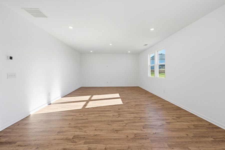 Spacious, unfurnished interior of a new home in Falls Creek, Flowery Branch (Image 23).