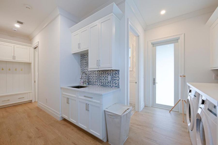 LAUNDRY1ST FLOOR / POWDER ROOM LAUNDRY1ST FLOOR / POWDER ROOM