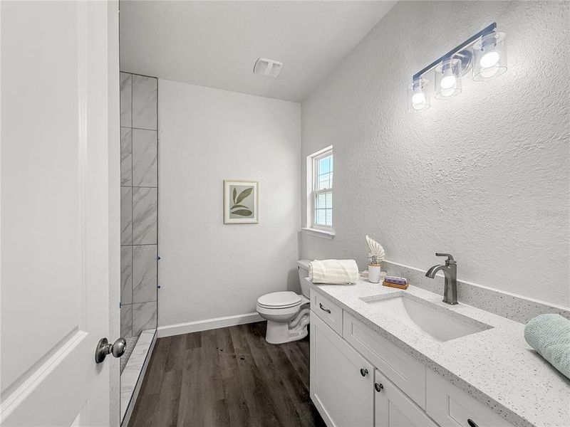 Furnished interior view inside a new home in , Alachua (Image 9).