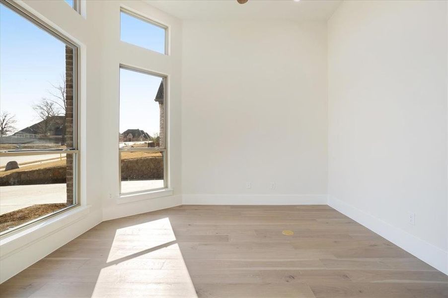 Spacious, unfurnished interior of a new home in , Denison (Image 35).