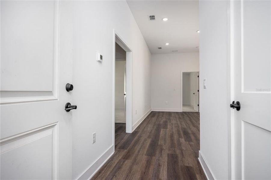 Spacious, unfurnished interior of a new home in Kirkland Farms, Alachua (Image 11).