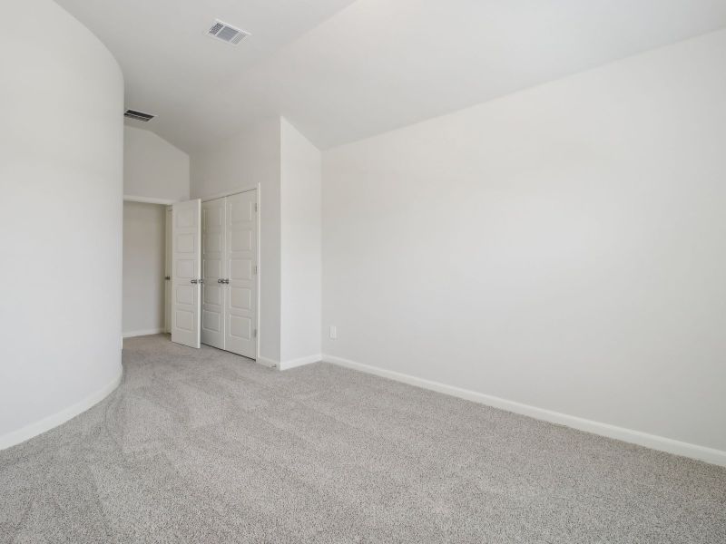 Spacious, unfurnished interior of a new home in Arcadia Ridge - Classic Series, San Antonio (Image 20).