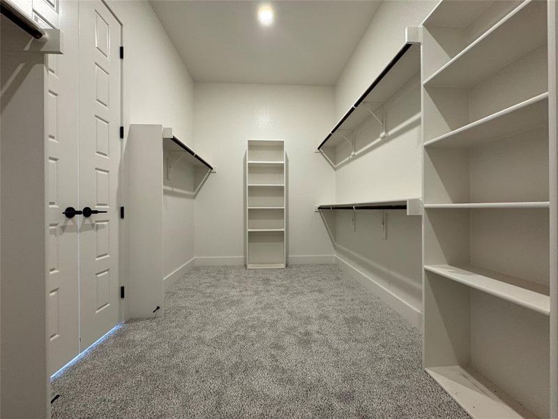 Spacious, unfurnished interior of a new home in Coyote Crossing, Godley (Image 12).