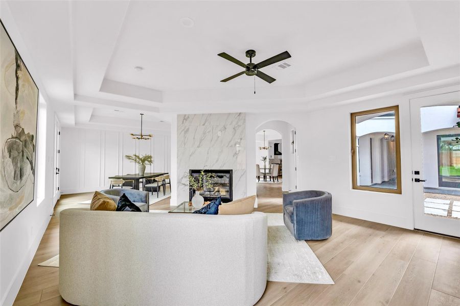 Imagine entertaining in this inviting space! Imagine entertaining in this inviting space!