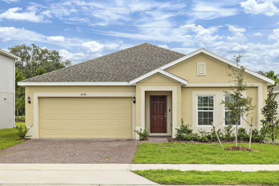 Front exterior of a new home in Lake Lincoln, Eustis, FL, highlighting curb appeal (Image 1). Front exterior of a new home in Lake Lincoln, Eustis, FL, highlighting curb appeal (Image 1).