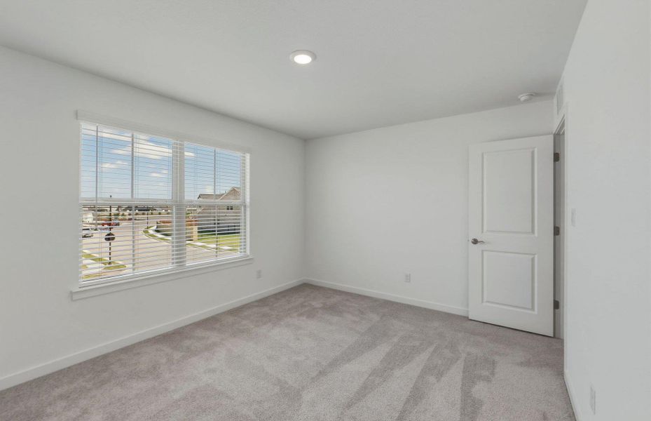 Spacious, unfurnished interior of a new home in Santa Rita Ranch, Liberty Hill (Image 26).