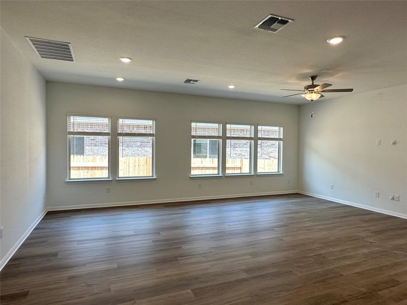 Empty room featuring recessed lighting, dark wood-style floors, and ceiling fan