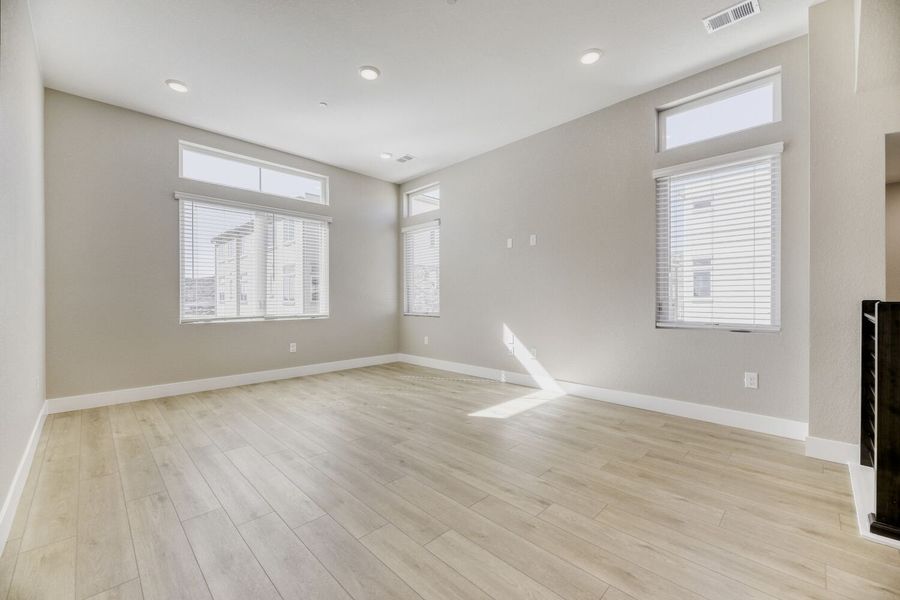 Spacious, unfurnished interior of a new home in Solterra, Lakewood (Image 7).