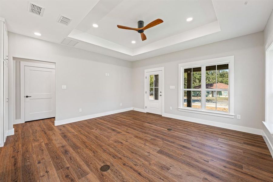 Spacious, unfurnished interior of a new home in , Stephenville (Image 18).